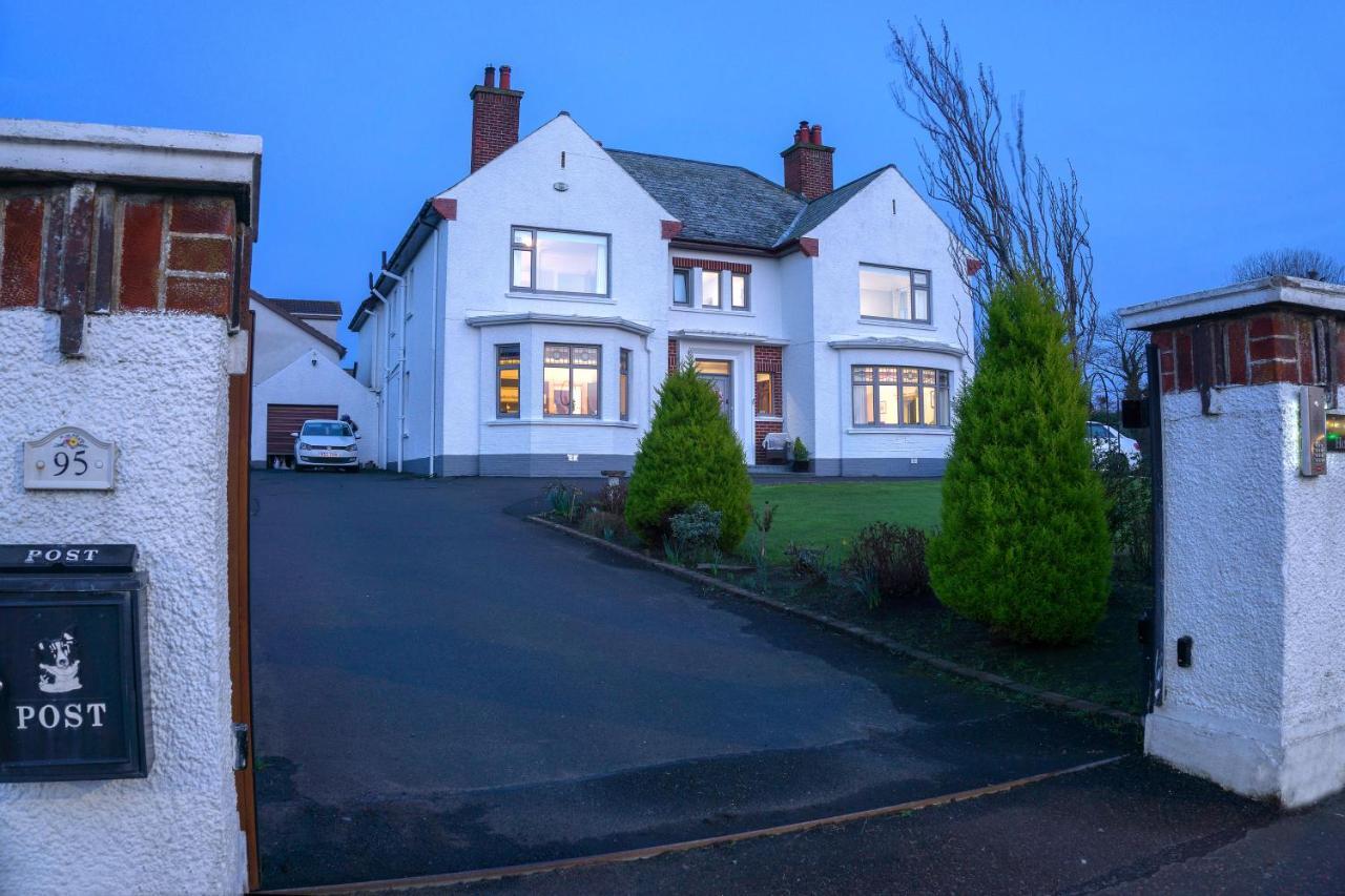 Larkhill House Hotel Portrush Buitenkant foto
